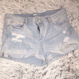 Distressed boyfriend shorts.